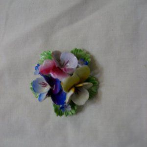 VINTAGE MADE IN ENGLAND CERAMIC FLOWER PIN